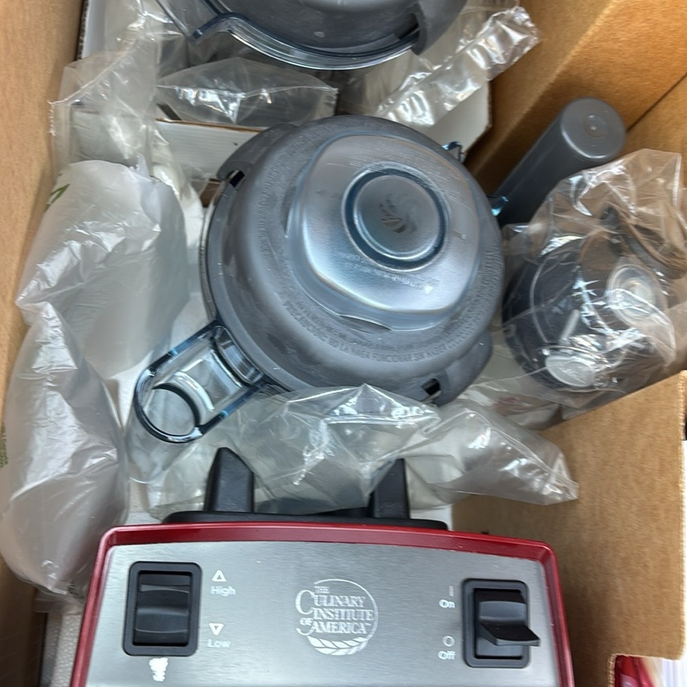 Red Blender - Picture 2 of 2